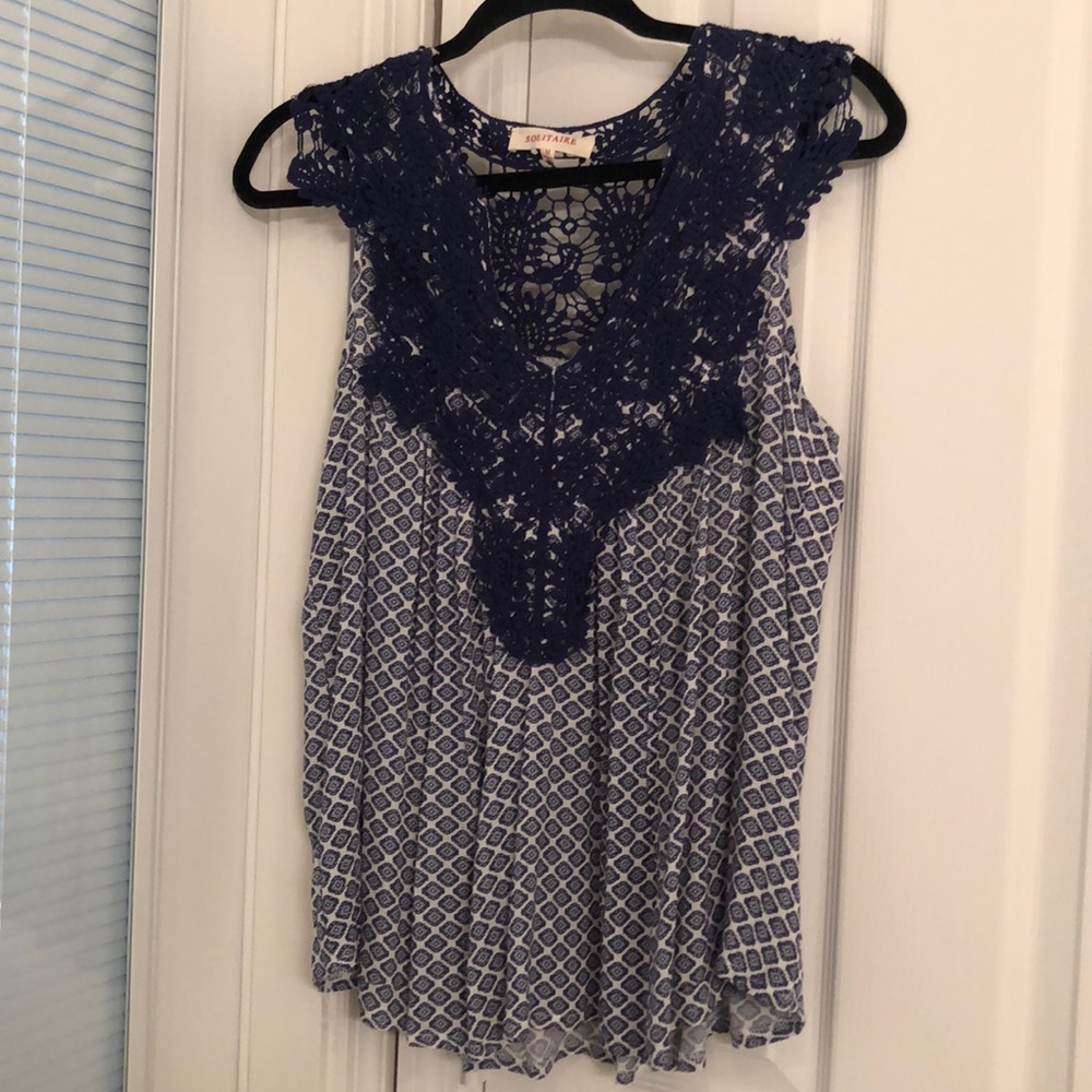 Blue lace sleeveless swing top M